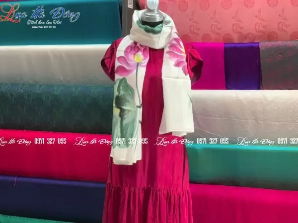 Khăn lụa vẽ tay