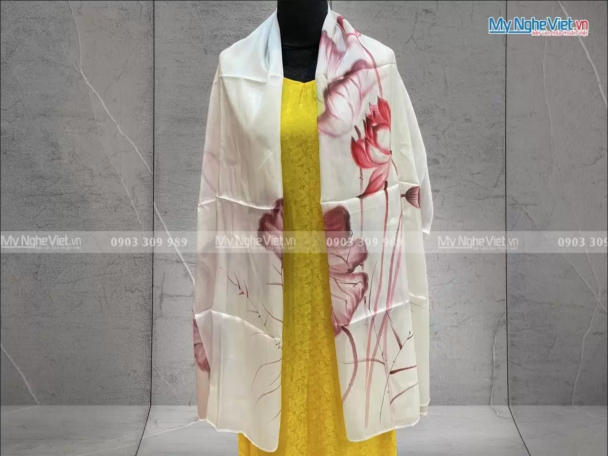 Khăn lụa vẽ sen hồng