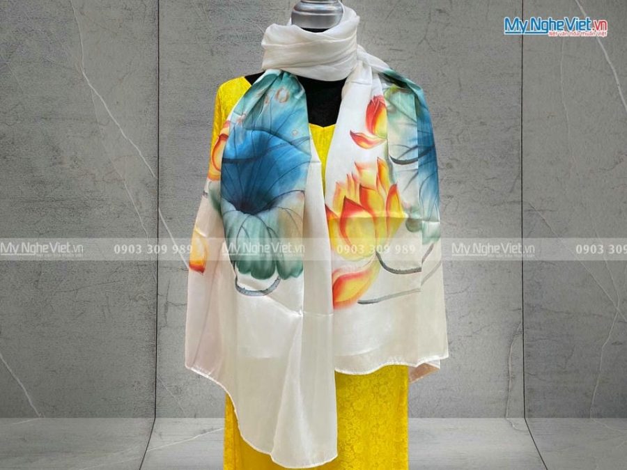 Khăn lụa vẽ sen đẹp