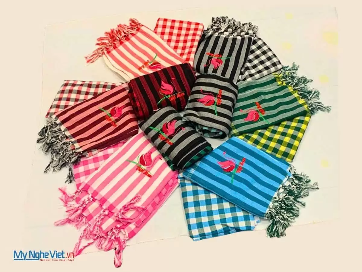 Khăn rằn Nam Bộ đủ màu