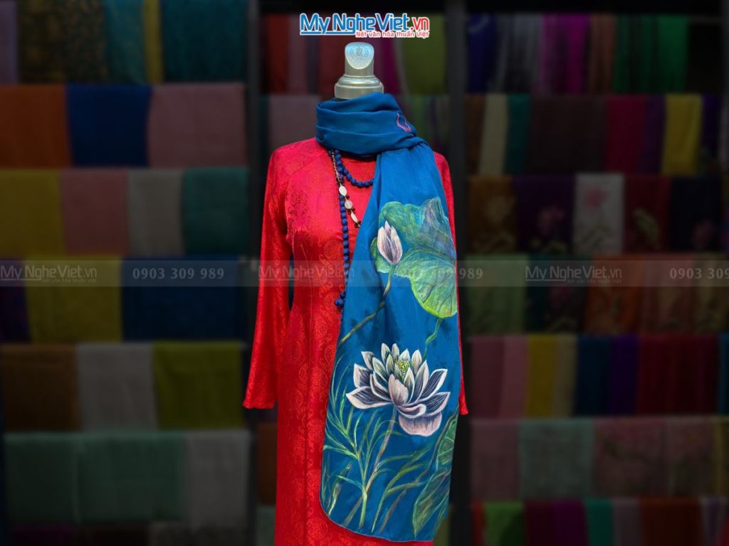 Khăn lụa Hà Đông vẽ sen đẹp