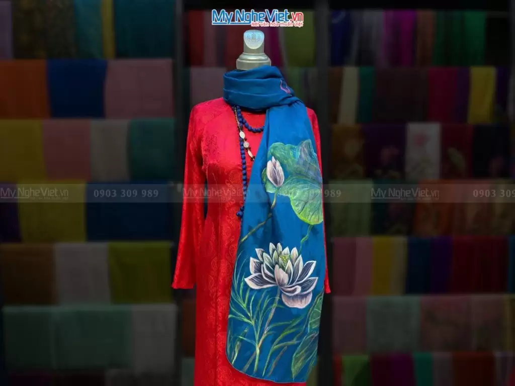 Khăn lụa Hà Đông vẽ sen đẹp