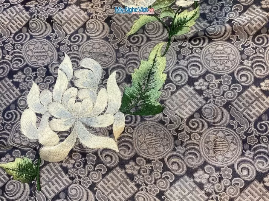 Khăn lụa Song Hỷ thêu hoa