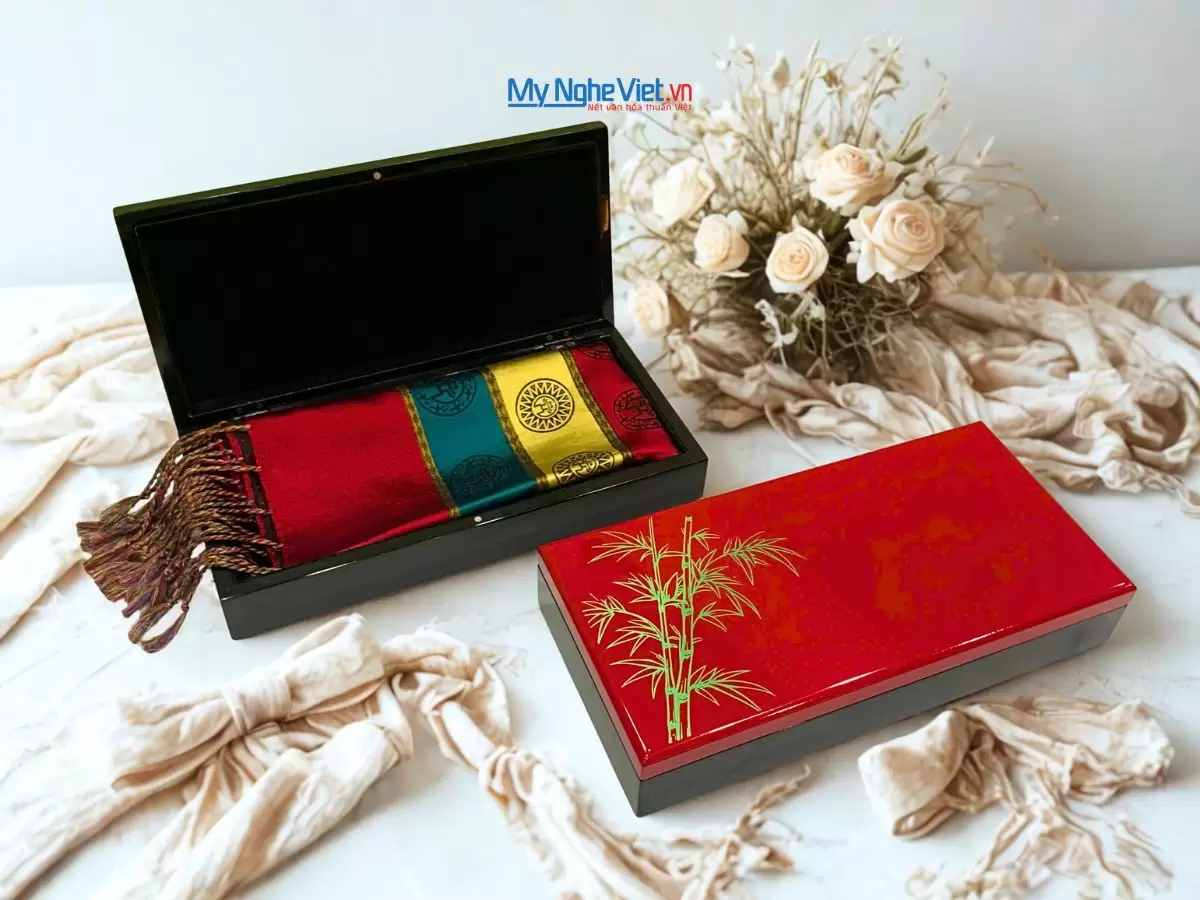 Combo Hộp sơn mài và khăn  lụa Hà Đông Combo Hộp sơn mài và khăn lụa Hà Đông