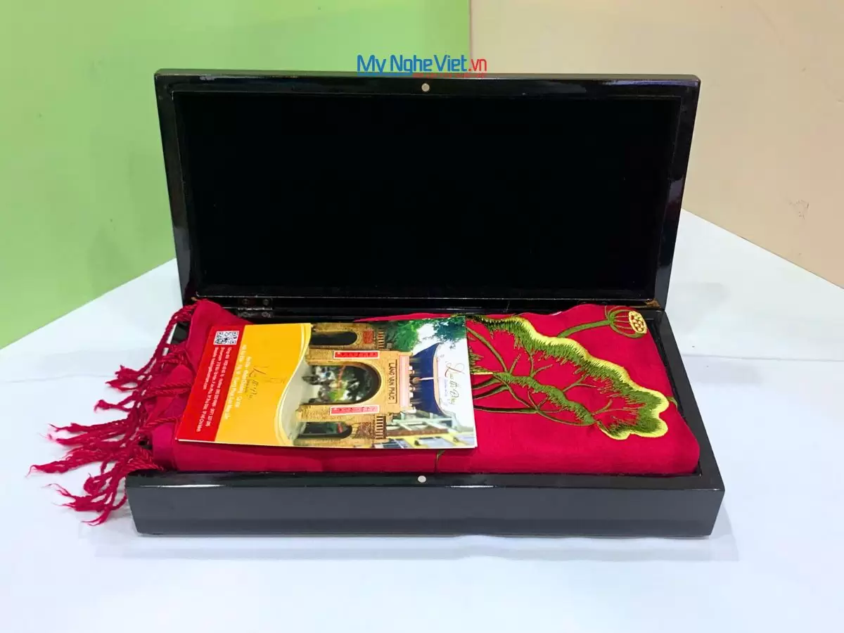 Combo Hộp sơn mài và khăn  lụa Hà Đông Combo Hộp sơn mài và khăn lụa Hà Đông