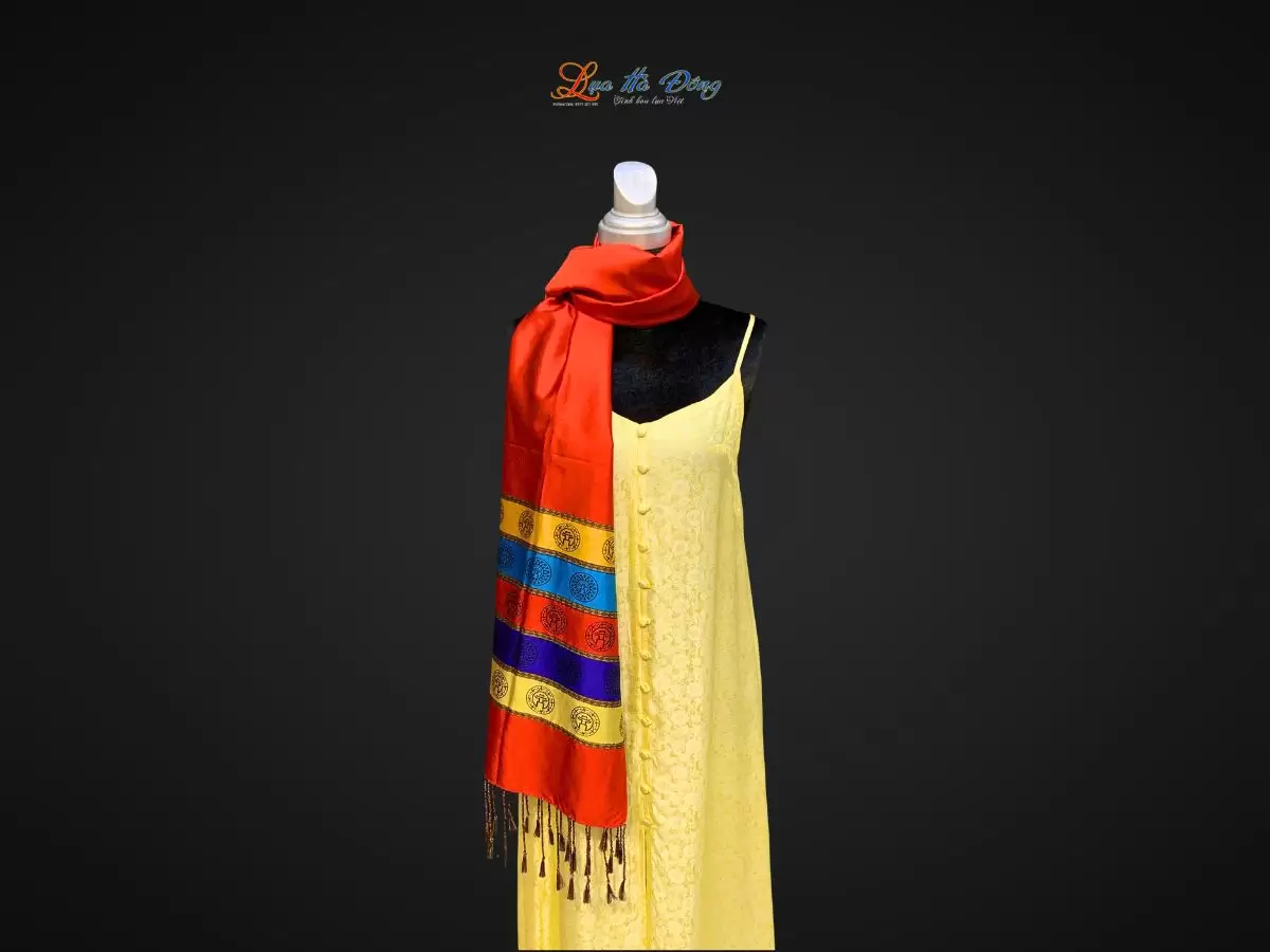 Khăn Lụa trống đồng Văn Miếu Quốc Tử Giám (23) Khăn Lụa trống đồng Văn Miếu Quốc Tử Giám nền đỏ cam