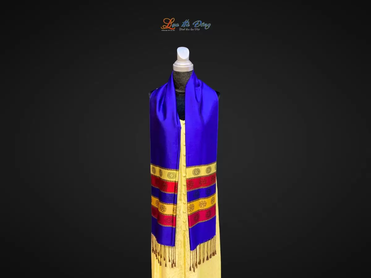 Khăn Lụa trống đồng Văn Miếu Quốc Tử Giám (25) Khăn Lụa Cổng Làng Hà Đông