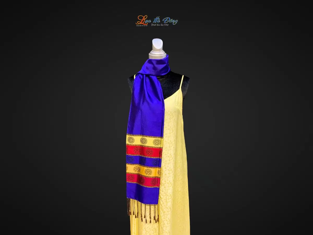 Khăn Lụa trống đồng Văn Miếu Quốc Tử Giám (26) Khăn Lụa Cổng Làng Hà Đông