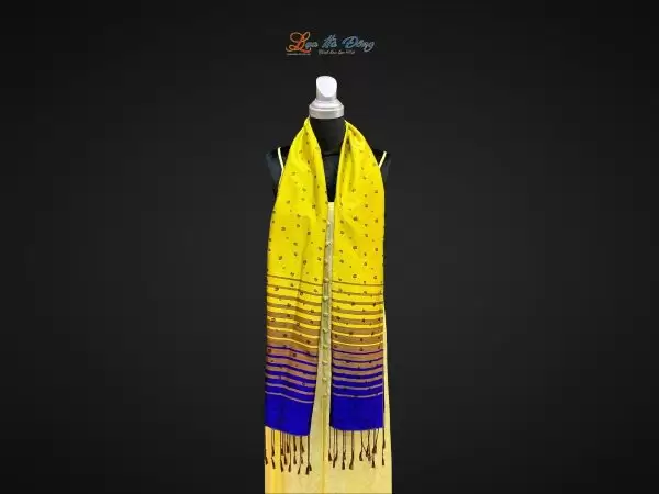 Khăn Lụa Họa Tiết Lá Dâu
