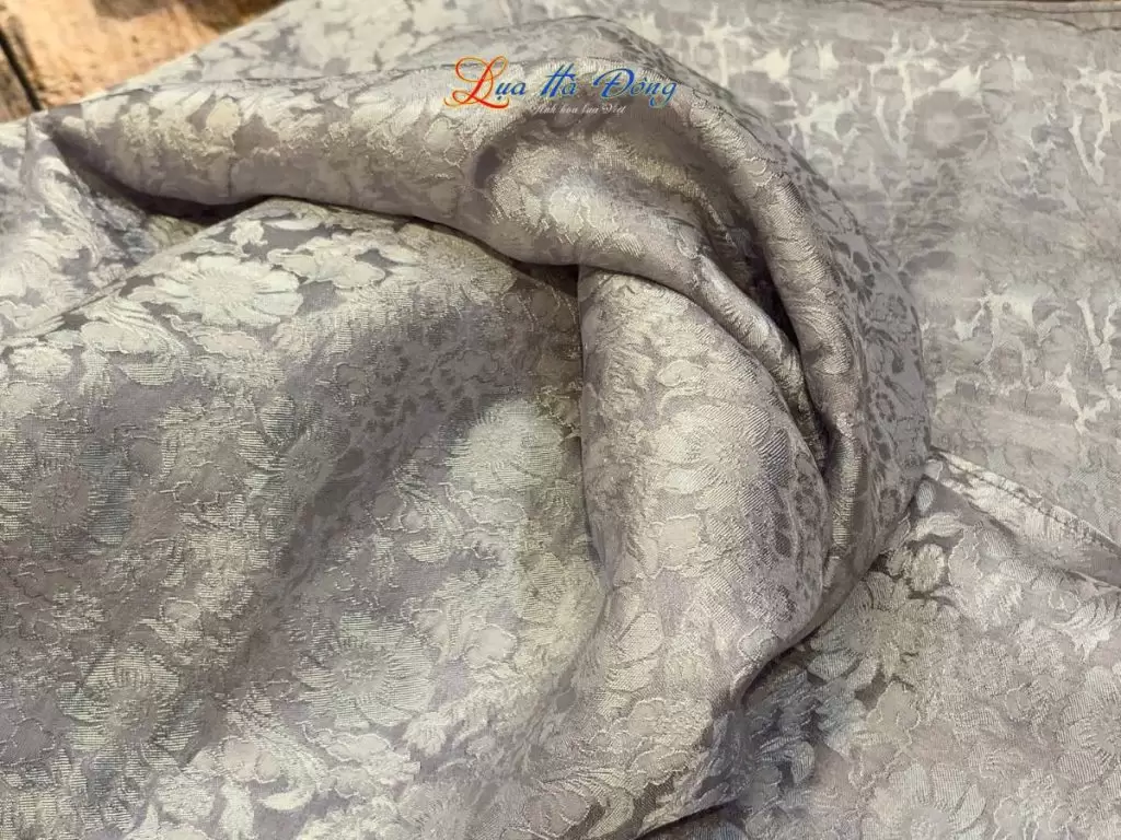 Khăn lụa dài họa tiết cúc xám