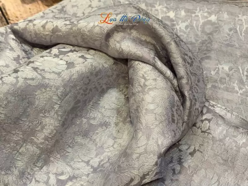 Khăn lụa dài họa tiết cúc xám