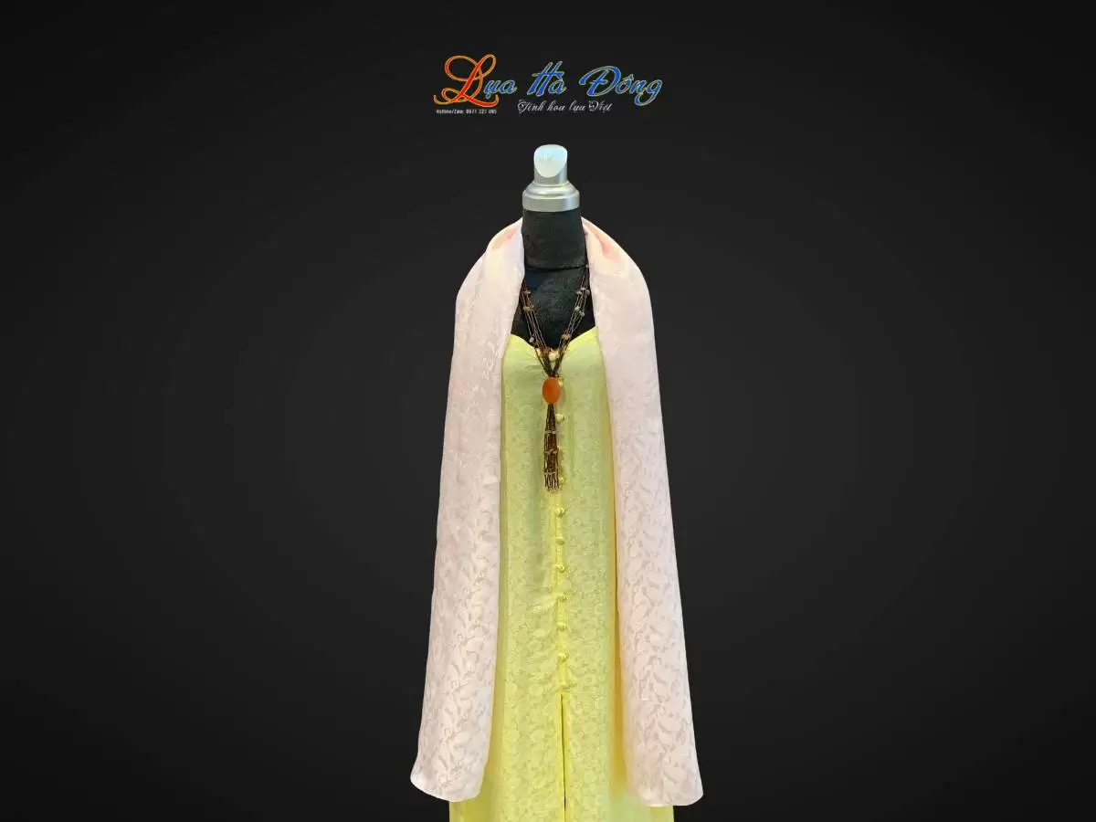 Khăn lụa dài họa tiết đuôi cong hồng phấn Khăn lụa dài họa tiết đuôi cong hồng phấn