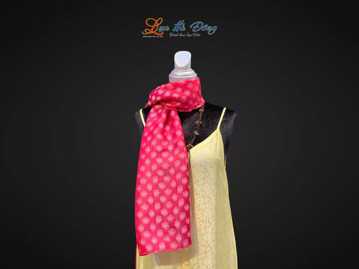 Khăn lụa dài họa tiết hoa đào đỏ Khăn lụa dài họa tiết hoa đào đỏ