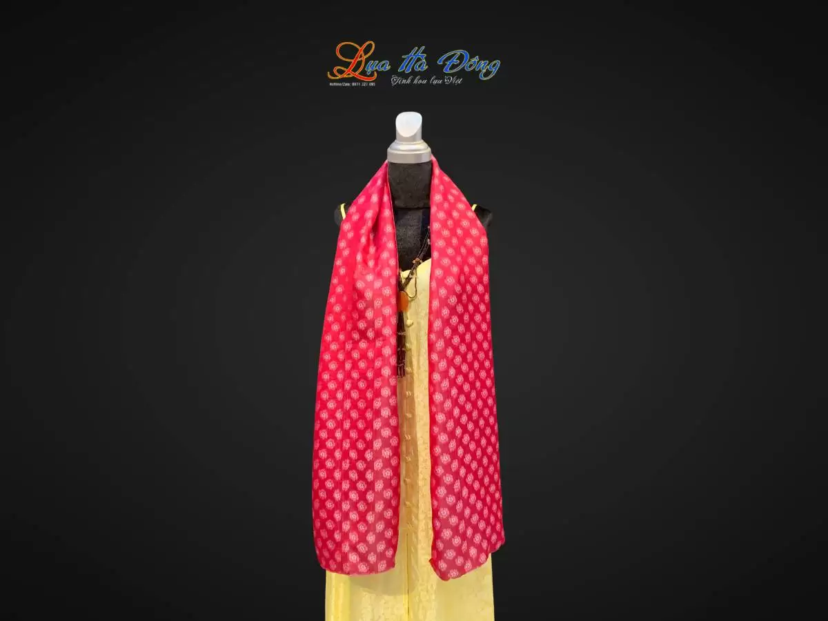 Khăn lụa dài họa tiết hoa đào đỏ Khăn lụa dài họa tiết hoa đào đỏ