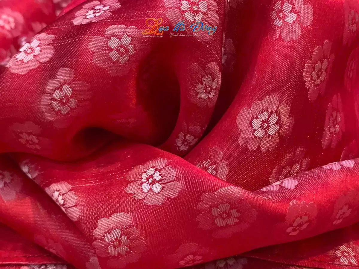 Khăn lụa dài họa tiết hoa đào đỏ Khăn lụa dài họa tiết hoa đào đỏ