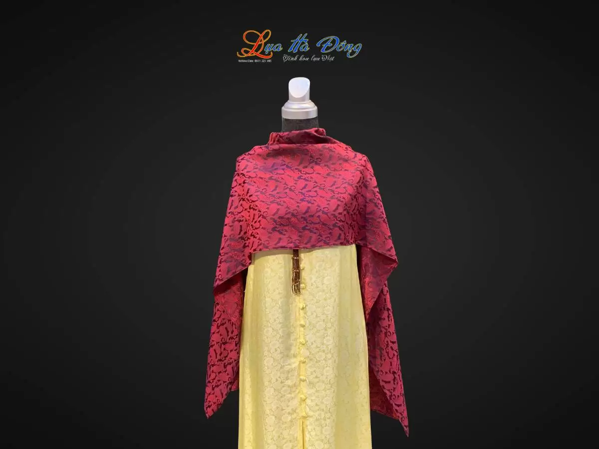 Khăn lụa dài họa tiết đuôi công đỏ Khăn lụa dài họa tiết đuôi công đỏ