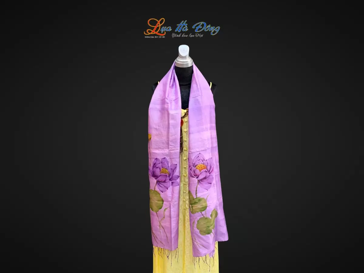 Khăn lụa tơ tằm vẽ tay hoa sen tua rua 100% silk (2) Khăn lụa tơ tằm vẽ tay hoa sen tua rua 100% silk