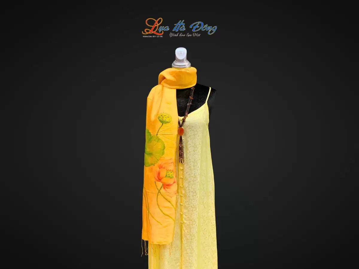 Khăn lụa tơ tằm vẽ tay hoa sen tua rua 100% silk (6) Khăn lụa tơ tằm vẽ tay hoa sen tua rua 100% silk