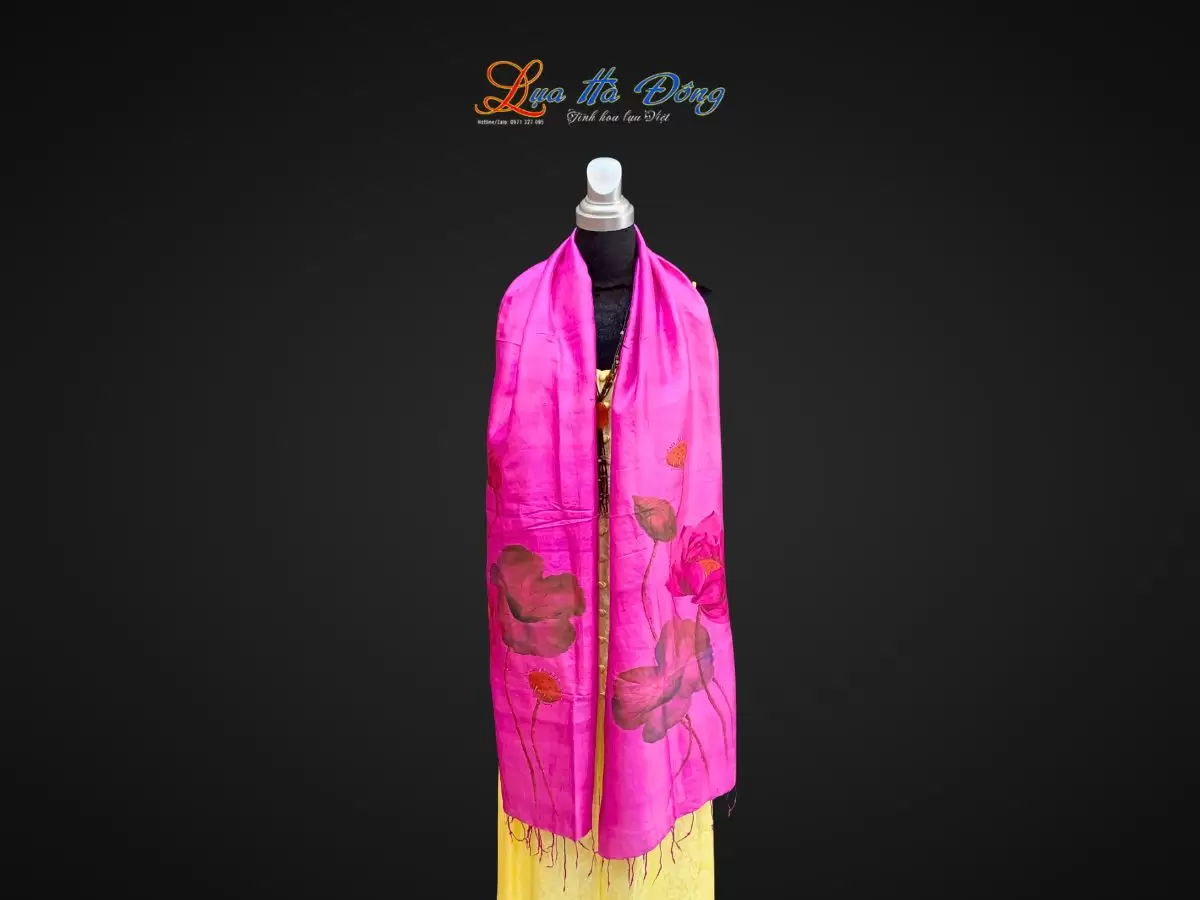 Khăn lụa tơ tằm vẽ tay hoa sen tua rua 100% silk (8) Khăn lụa tơ tằm vẽ tay hoa sen tua rua 100% silk