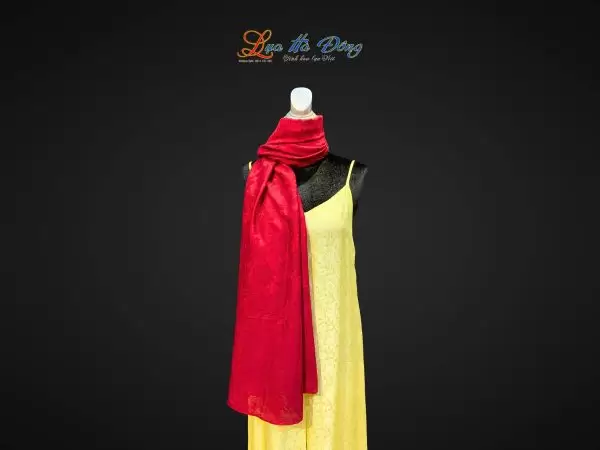 Khăn lụa vân cổ triện thọ