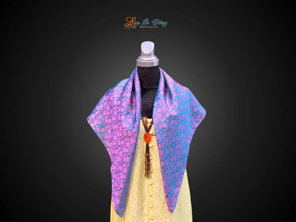 Khăn lụa vuông họa tiết hồng thọ tím xanh Khăn lụa vuông họa tiết hồng thọ tím xanh