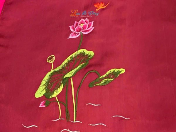 Khăn lụa trơn thêu sen đỏ mận