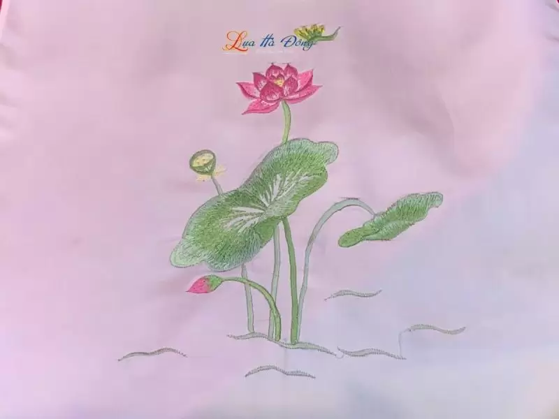 Khăn lụa trơn thêu sen hồng phấn