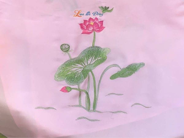 Khăn lụa trơn thêu sen hồng phấn