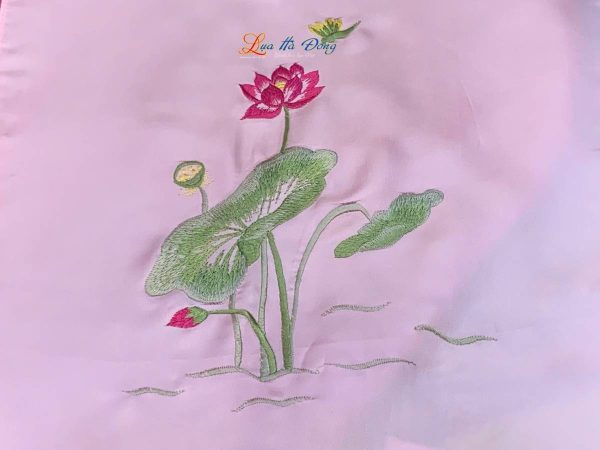 Khăn lụa trơn thêu sen hồng phấn