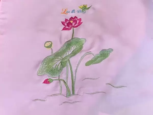 Khăn lụa trơn thêu sen hồng phấn