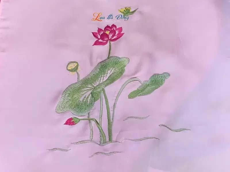 Khăn lụa trơn thêu sen hồng phấn