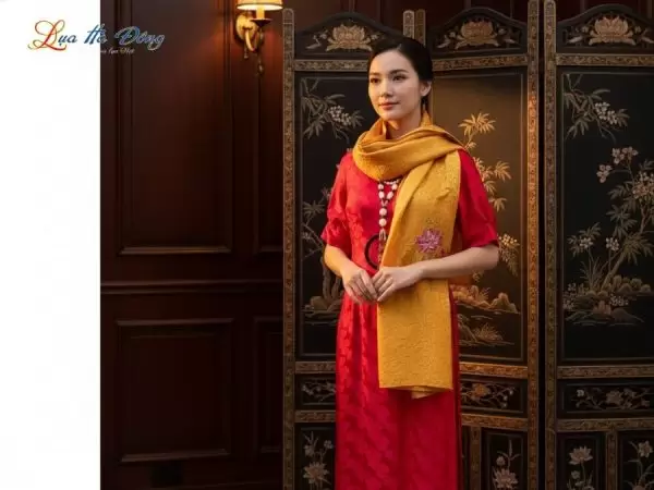 Khăn lụa thêu tay mai nhí vàng đồng