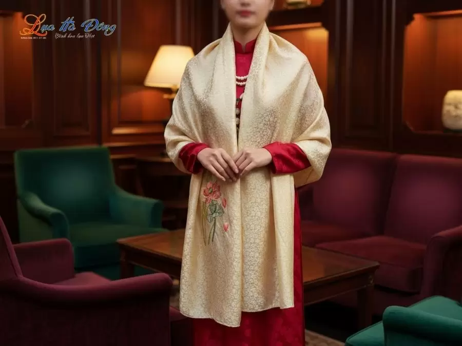 Khăn lụa thêu tay mai nhí vàng đồng nhạt