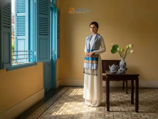 Khăn Lụa Tơ Tằm Họa Tiết Cổng Làng Hà Đông