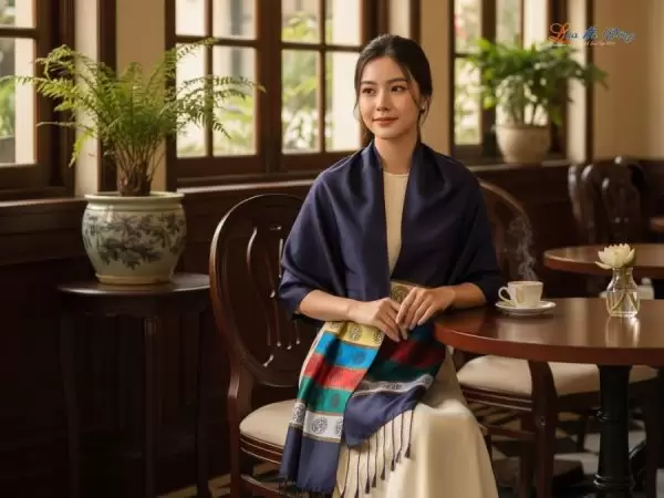 Khăn Lụa Tơ Tằm Họa Tiết Văn Miếu Quốc Tử Giám