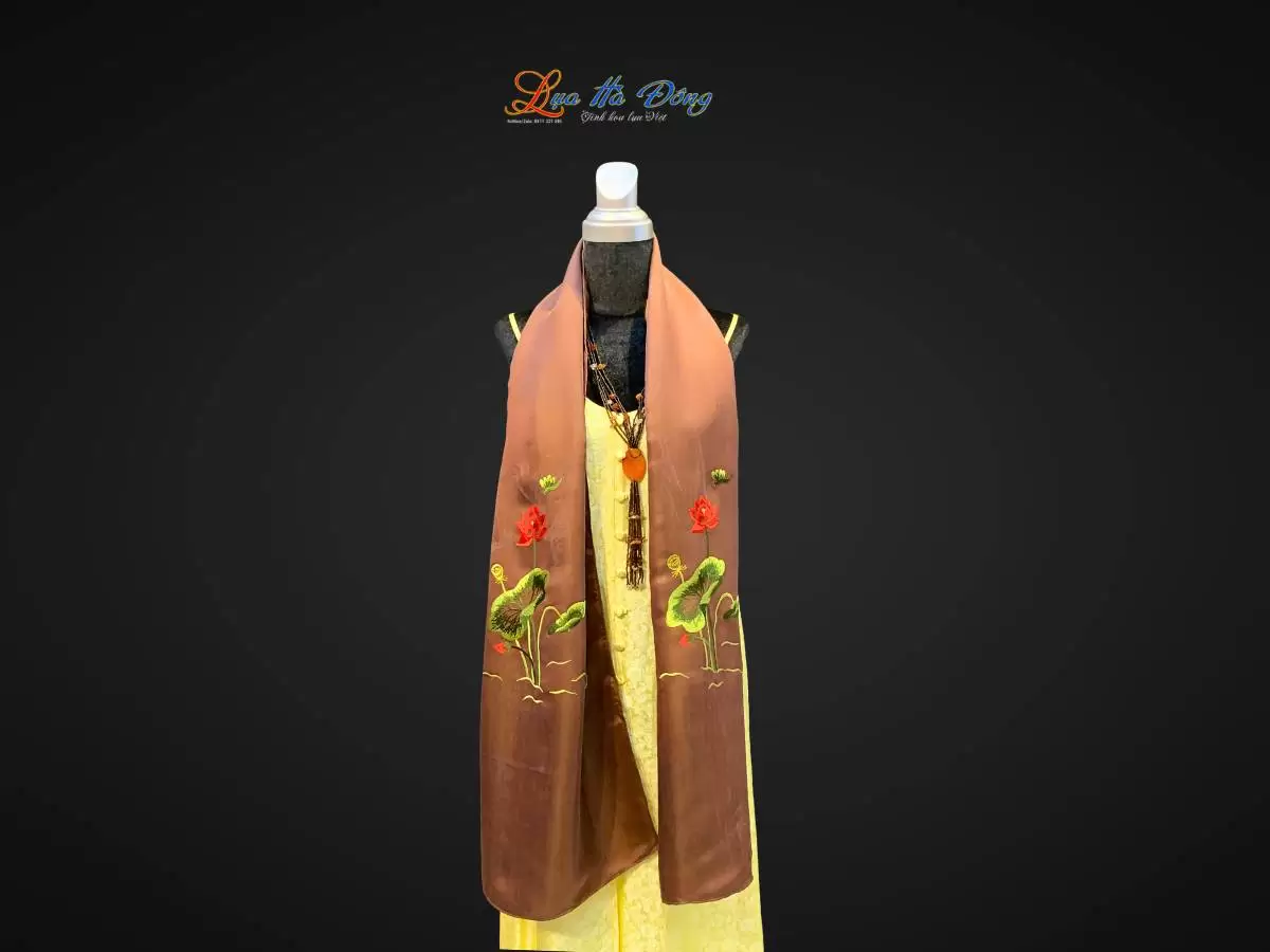 Khăn lụa trơn thêu sen nâu cà phê Khăn lụa trơn thêu sen nâu cà phê