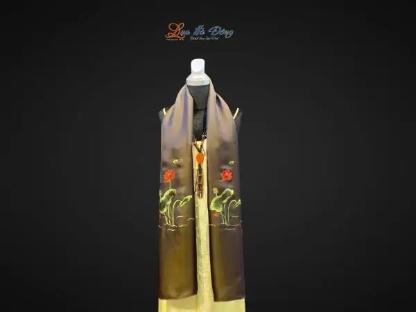 Khăn lụa trơn thêu sen vàng đen