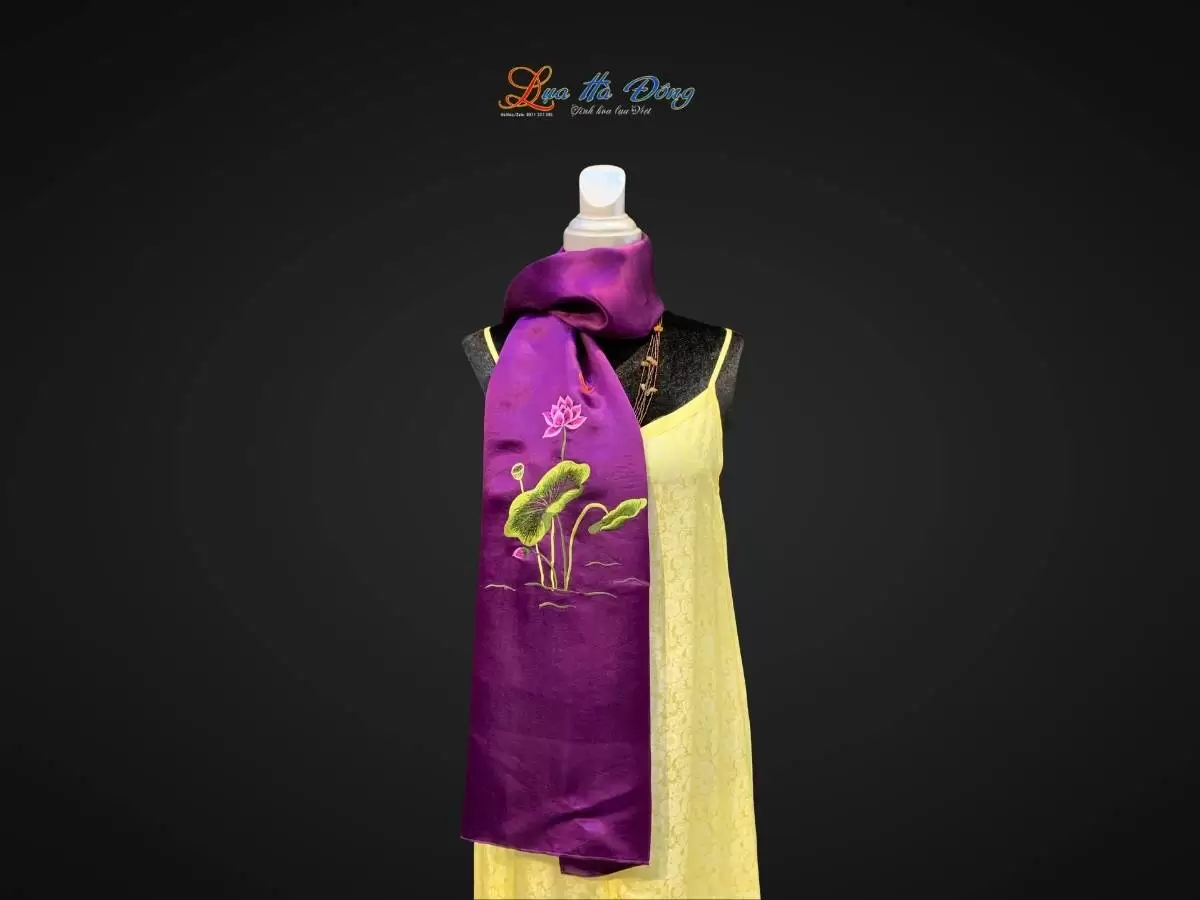 Khăn lụa trơn thêu sen tím cà Khăn lụa trơn thêu sen tím cà