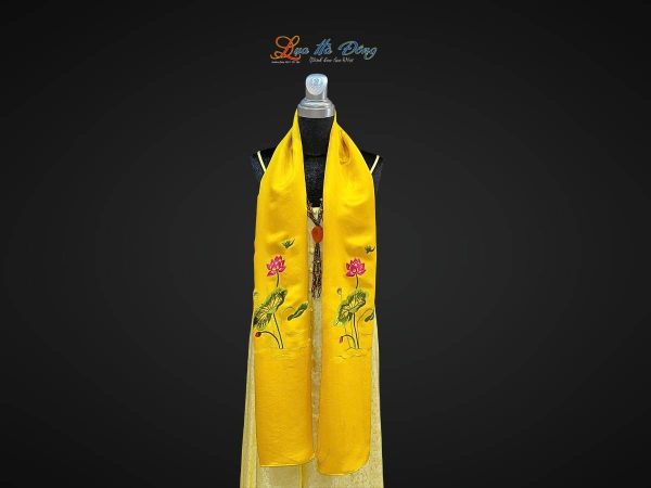 Khăn lụa trơn thêu sen vàng