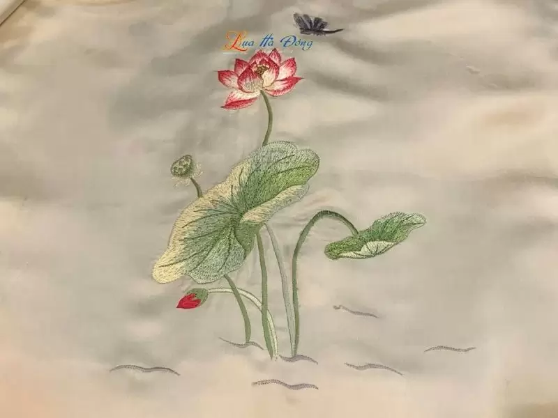 Khăn lụa trơn thêu sen trắng ngọc trai