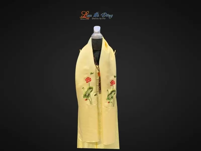 Khăn lụa trơn thêu sen vàng mỡ gà