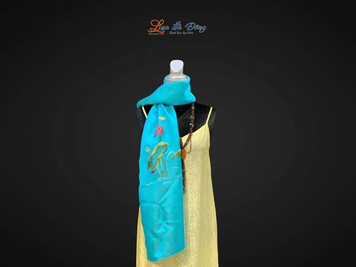 Khăn lụa trơn thêu sen xanh ngọc Khăn lụa trơn thêu sen xanh ngọc