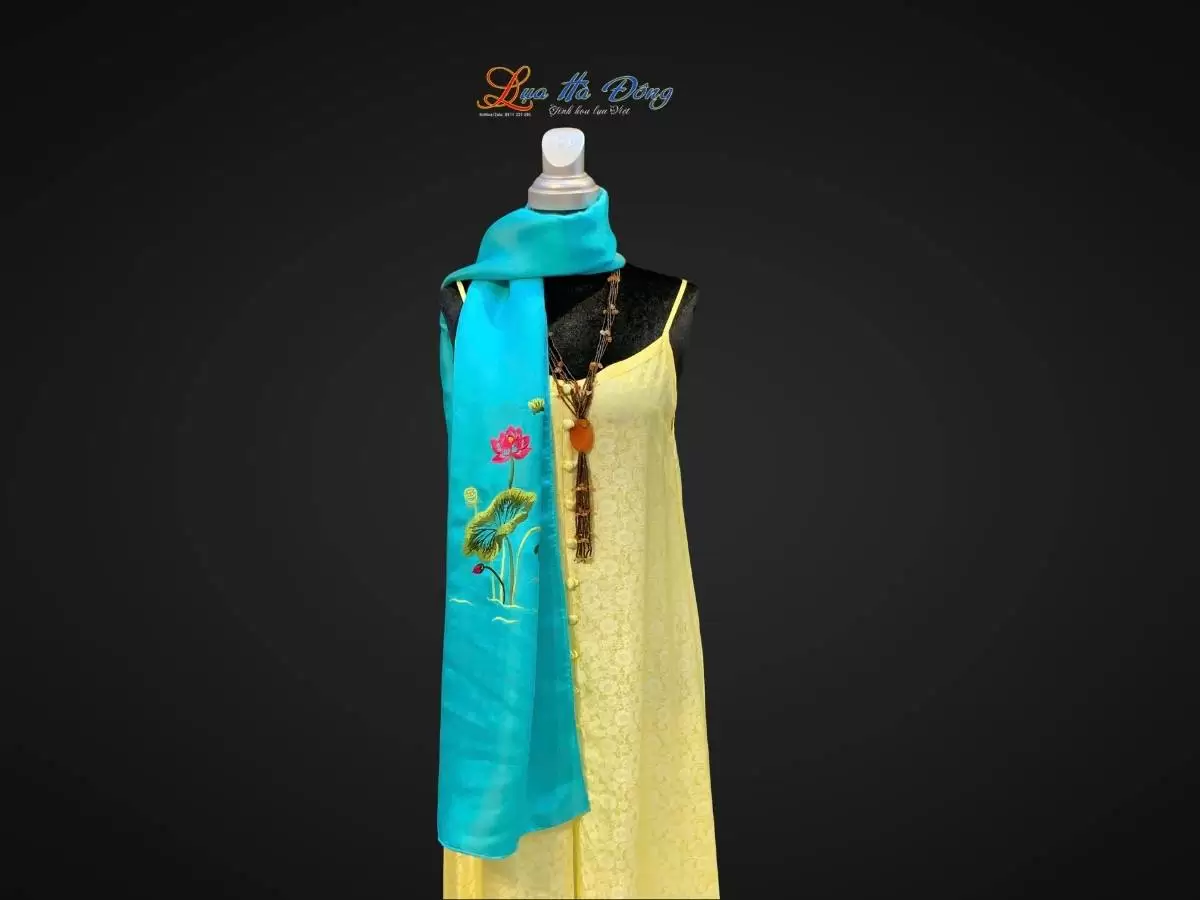 Khăn lụa trơn thêu sen xanh ngọc Khăn lụa trơn thêu sen xanh ngọc