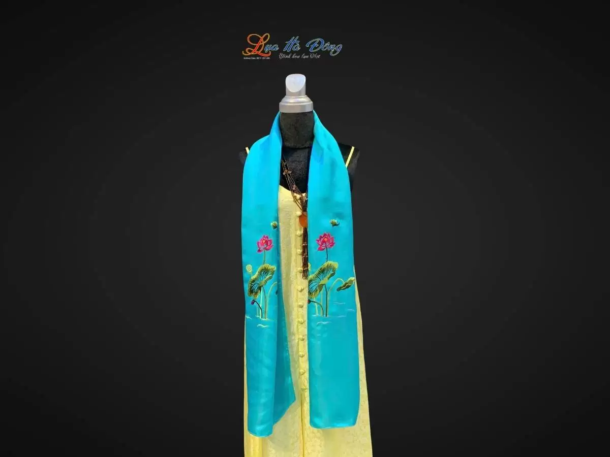 Khăn lụa trơn thêu sen xanh ngọc Khăn lụa trơn thêu sen xanh ngọc