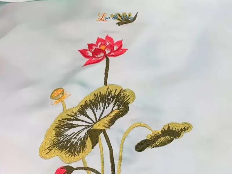 Khăn lụa trơn thêu sen xanh mint