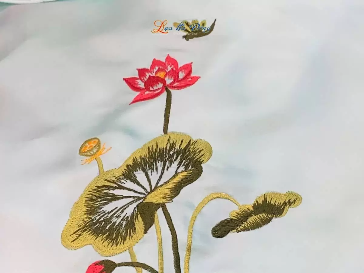 Khăn lụa trơn thêu sen xanh mint Khăn lụa trơn thêu sen xanh mint