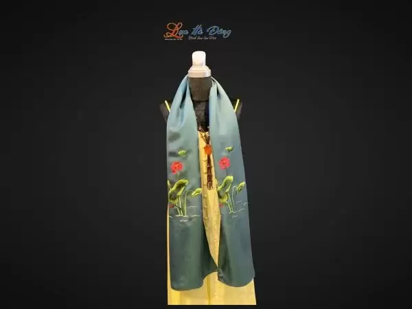 Khăn lụa trơn thêu sen xanh lá