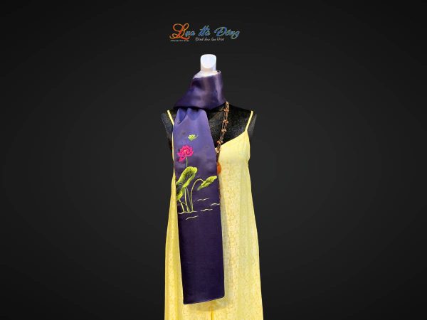 Khăn lụa trơn thêu sen xanh than