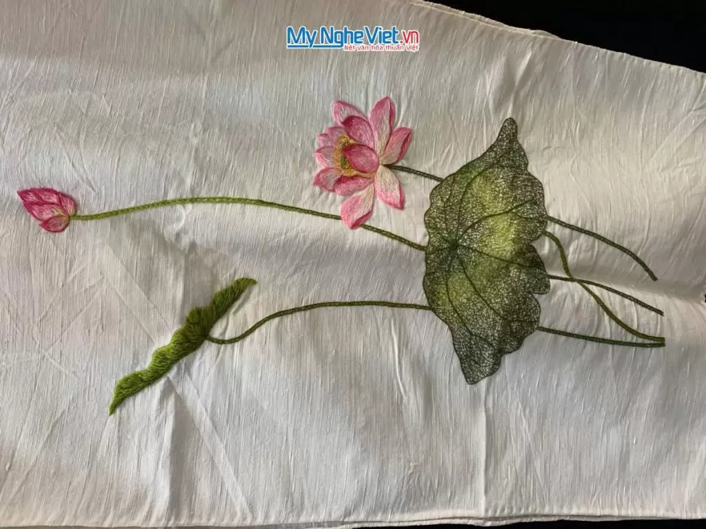 Khăn lụa đũi họa tiết hoa sen thêu tay 100% silk