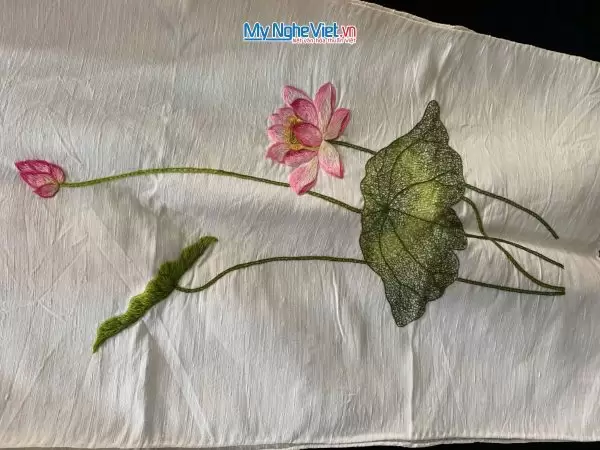 Khăn lụa đũi họa tiết hoa sen thêu tay 100% silk